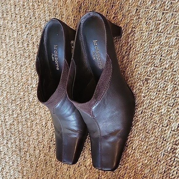 LIZ CLAIBORNE FLEX Dark Brown Slip On Leather Upper Heels. Size Is 6.5 M - Picture 2 of 8